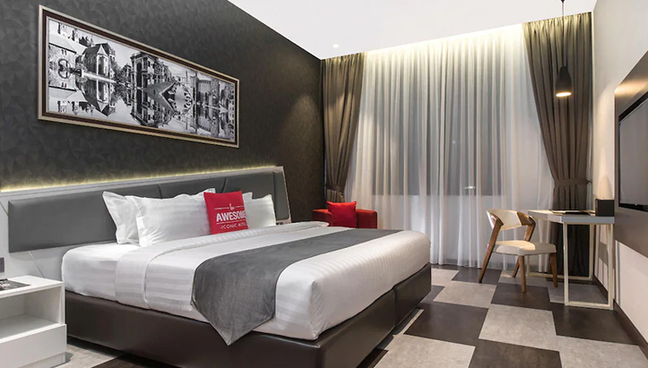 Iconic Hotel