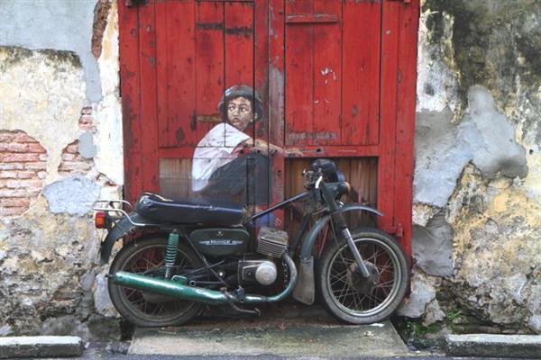 Old Motorcycle (Marking George Town)